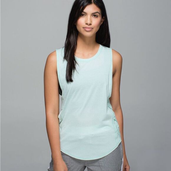 Lululemon Var-City Muscle Tank Top Women’s Size Medium Heathered Sea Mist Criss - Picture 4 of 10